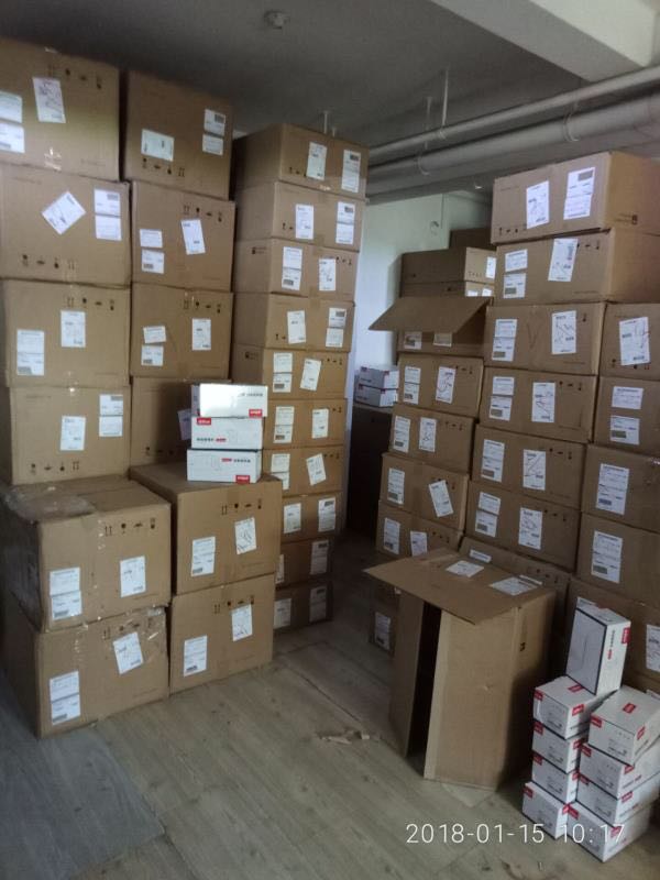 成都依（yī）洛安防倉庫